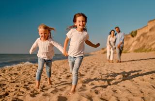 Stunning Caravan With Free Wi-Fi At Broadland Sands Holiday Park Ref 20004Bs - Hopton on Sea - 2