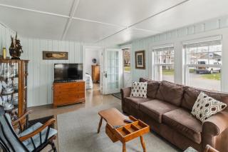Coastal Cottage Retreat Steps from the Beach cottage - Wareham - 9