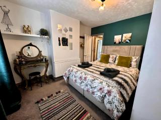 Stylish Uphill Townhouse - 9