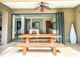 Splendid Waterfront Villa with Pool in Mauritius - 3