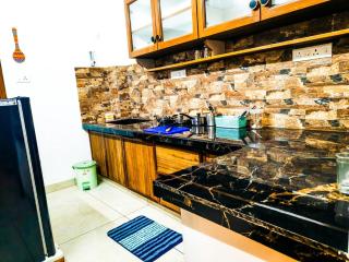 VERY Posh FF 2BHK - Heart of Py -2KM to Main Beach - 5