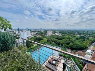 Grand 2-Bedroom Condo with Pool - 6