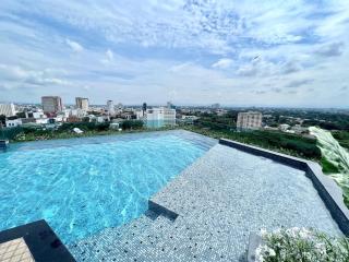 Grand 2-Bedroom Condo with Pool - 2