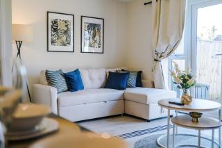 New D'Lux 3 bedrooms Sleeps 9 - Driveway - Speke Anfield Liverpool Halewood L24 - 2,5 Bathrooms, Fully Equipped Home - - 3