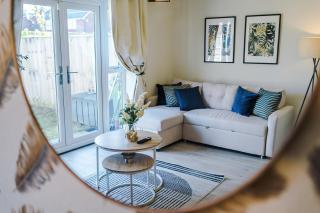 New D'Lux 3 bedrooms Sleeps 9 - Driveway - Speke Anfield Liverpool Halewood L24 - 2,5 Bathrooms, Fully Equipped Home - - 4