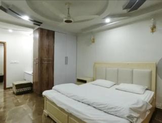 Furnished One-Bedroom Apartment for Rent - Lahore - 0