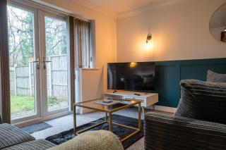 Modern 10BR Retreat Sleeps 16plus nr HS2 NEC BHX - Marston Green - 9