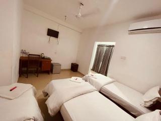 Airport Transit KINGS HOTEL - Katunayake - 7