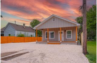 Vibrant 4BR3BA Oasis Near Happy Downtown - San Antonio - 7