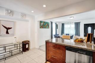 Tropical Retreat with Heated Pool BBQ - Hallandale Beach - 2