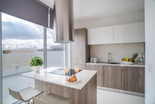 BnBNova - Private Penthouse with Terrace Spinola Bay - St. Julianʼs - 8