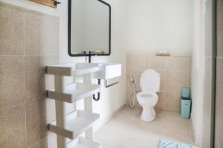 Greek House: Room w/Desk + Shared Pool&Kitchen /9 - Canggu - 2