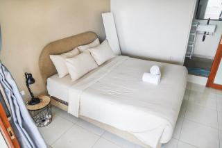 Greek House: Room w/Desk and Shared Pool&Kitchen/7 - Canggu - 0