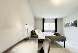 Homestay At Major Mackenzie Drive-CENTRAL LOCATION-WALKING PLAZA - Richmond Hill - 4