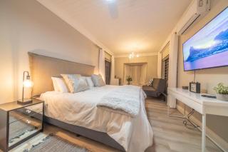 Room 4 - LEO Sky Guest House - Simondium - 1