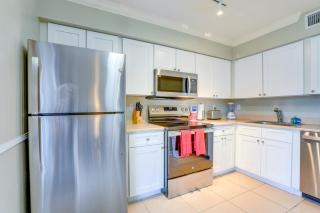 Sunlit Longboat Key Escape with Private Resort Beach - Longboat Key - 1