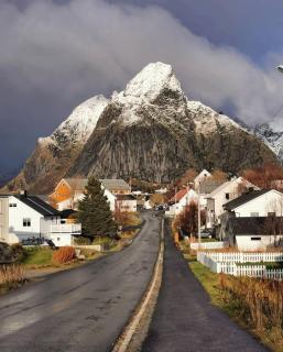 Cozy Apartment with Reinebringen Mountain View - Reine, Lofoten - Reine - 0