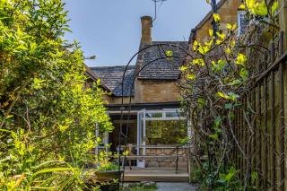 Honeystone Cottage, Stanton, Broadway - Sleeps 9 - 1