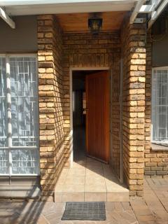 TANS 1 bedroom luxury house, walking distance to Doringkloof Mall - Centurion - 8