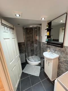 Mezzanine Studio Flat in Putney - 3