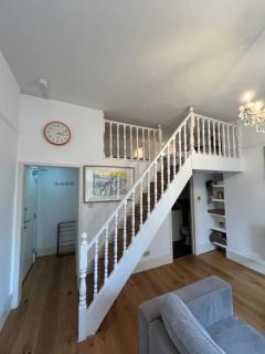Mezzanine Studio Flat in Putney - 4