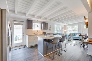 Modern Oak Island Escape 1 Mile to Long Beach! - Oak Island - 3