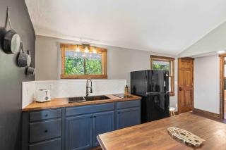 Secluded Lake Front Cottage with Water Access - Fort Spokane - 7