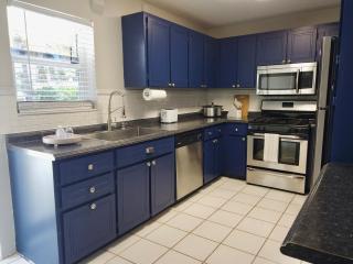 Pool House Paradise Near Beach, Shops, More - Riviera Beach - 3