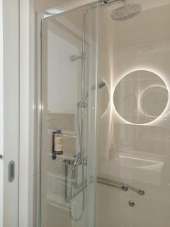 Beach Avenue Suite - 9