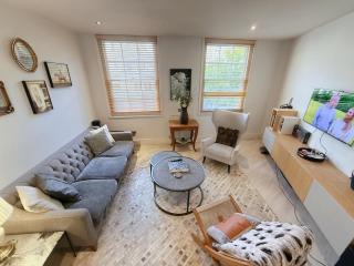 Stunning Modern 2-Floor House with 3 Ensuite Rooms - Londra - 8