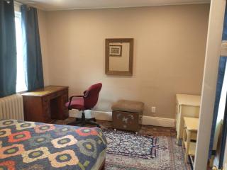 Comfortable Convenient Big 3 Bedroom Apartment 30 Minutes to New York City - 2
