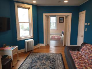 Comfortable Convenient Big 3 Bedroom Apartment 30 Minutes to New York City - 5