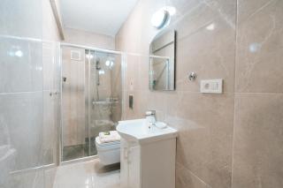 Albatross Apartments - 3