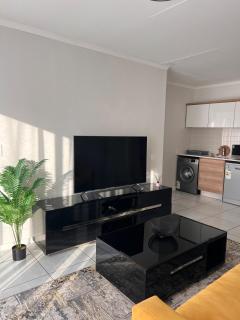 Cozy Haven in Waterfall - Midrand - 5