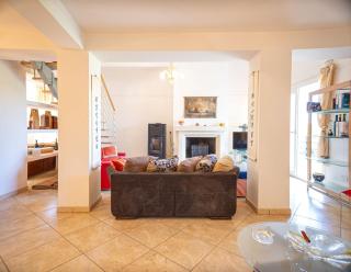 Villa Malvasia with Pool and Garden - Borgo Stays - 8