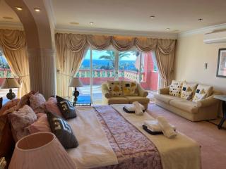 Luxurious Villa 6 Min from Beach with Sea Views - Marbella - 9