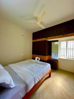 Queen's Hotel Service Apartment Salem - Salem - 8