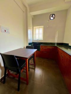 Queen's Hotel Service Apartment Salem - Salem - 7