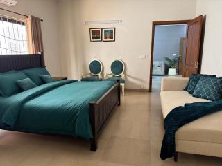 Family Friendly 2-Bedroom Home Upper Portion with Parking - Lahore - 0