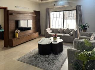 Family Friendly 2-Bedroom Home Upper Portion with Parking - Lahore - 5
