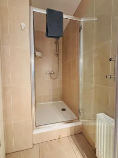 Twenty 7 - Modern & Spacious Townhouse - Killaloe - 7