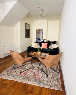 Twenty 7 - Modern & Spacious Townhouse - Killaloe - 2