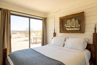 The Joshua Tree Outpost + Hot Tub - Joshua Tree - 6
