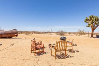 The Joshua Tree Outpost + Hot Tub - Joshua Tree - 3