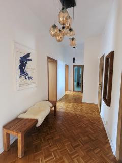 Zentral gelegen, Sehr geräumig, 3 Zimmer, 3 Betten - - 9