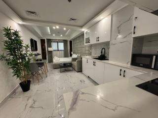 Modern & Stylish Studio Retreat - 8