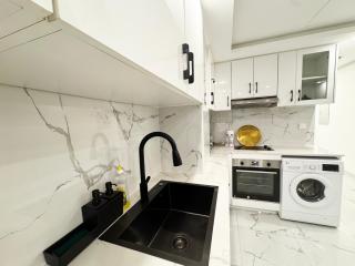 Modern & Stylish Studio Retreat - 2