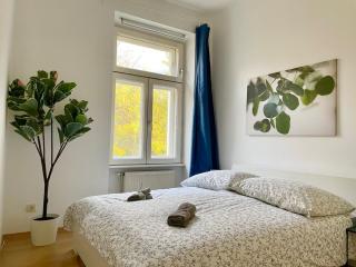 Long Term Apartment with Balcony & Parking - Wenen - 9