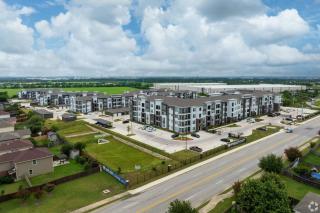 Luxury Apartments Near Airport - Austin - 5