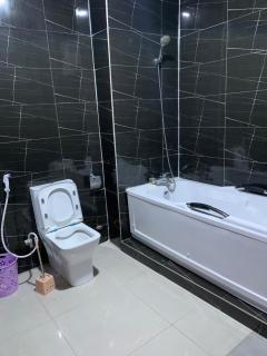 Waterfront 3bedroom with Ps5, snooker, pool in admiralty, lekki phase1 - Lekki - 4